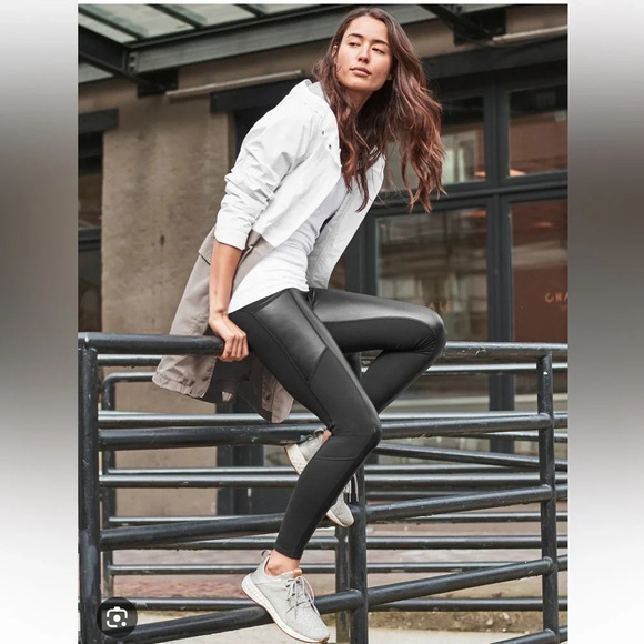 Athleta | GLEAM CHATURANGA TO TOWN TIGHT Legging, Size Medium - Picture 2 of 7